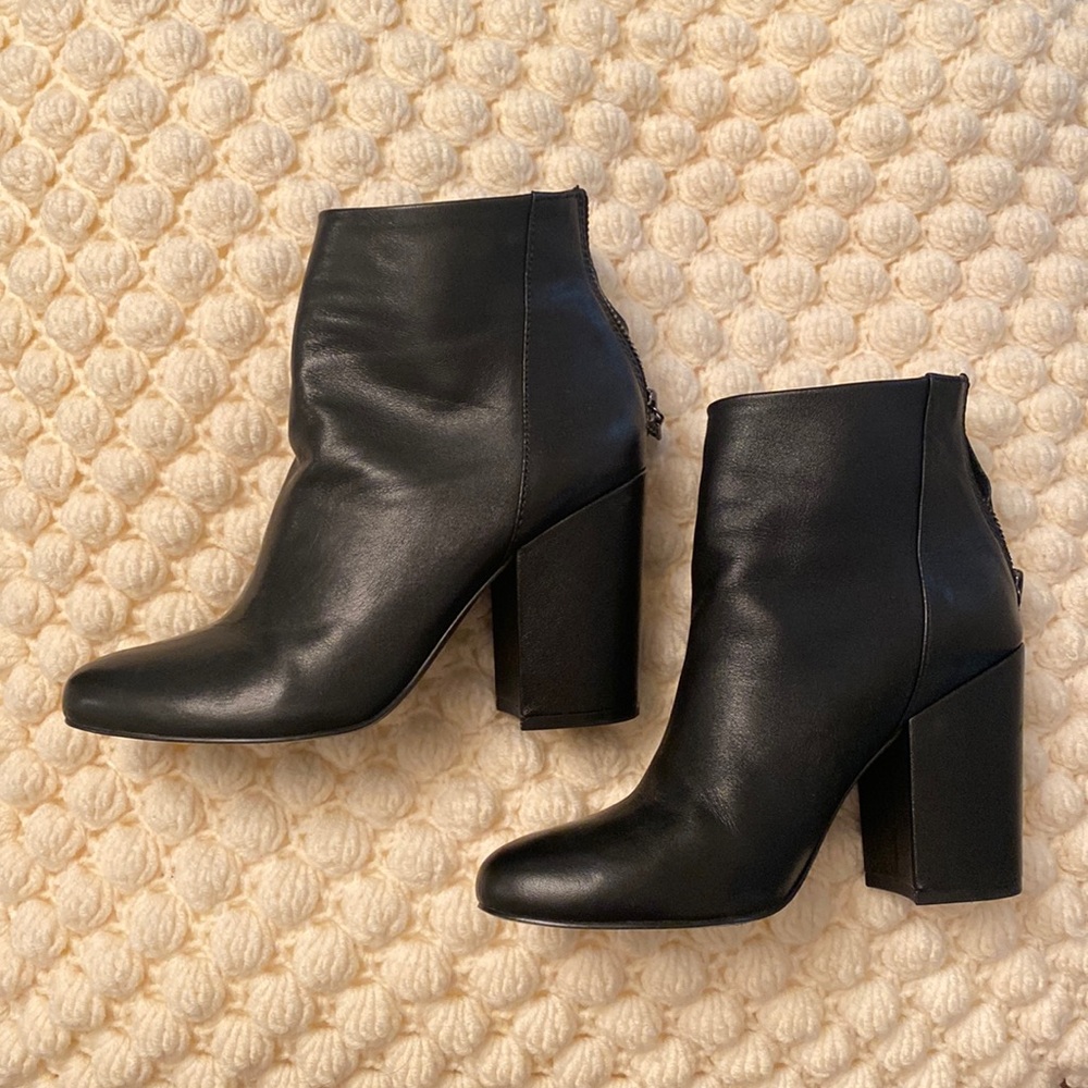 Steve Madden black booties